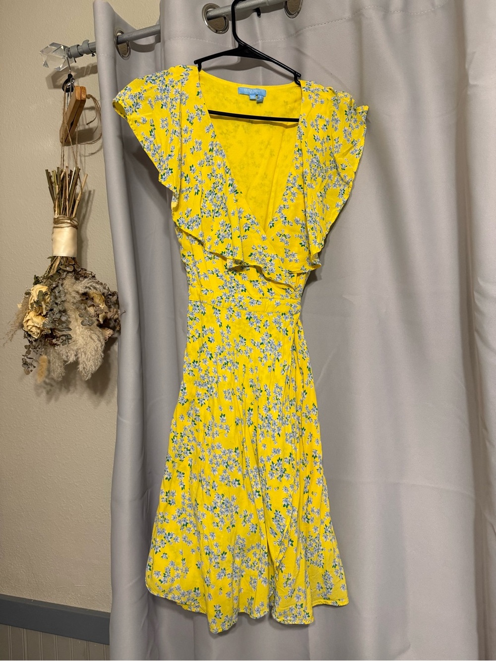 Draper James Yellow Floral Flutter-Sleeve Wrap Midi Dress - Picture 3 of 6